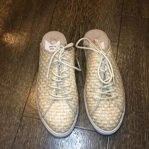 NWT Band Of Gypsies Coast Vegan Slip On Lace Up Mules Size 8 - Picture 2 of 10